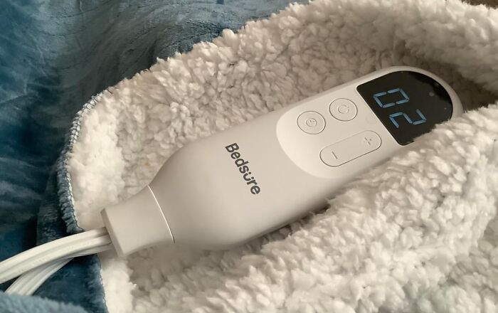 Heated bedding remote controller displaying temperature 20, highlighting Black Friday deals for procrastinators.