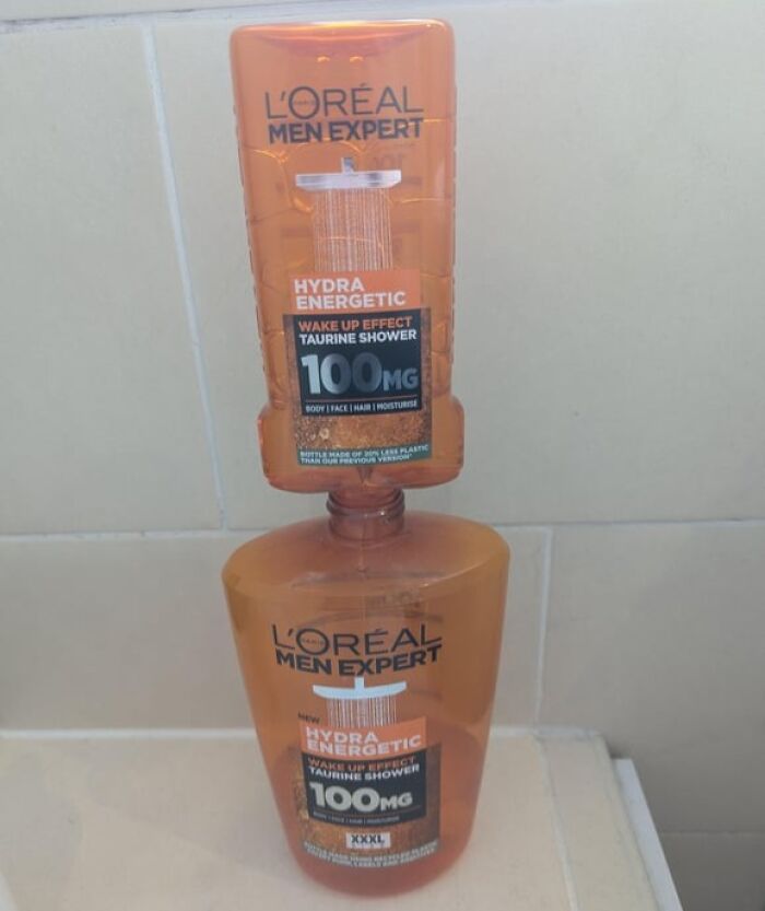 Two L'Oréal Men Expert Hydra Energetic bottles perfectly aligned with matching labels and colors.