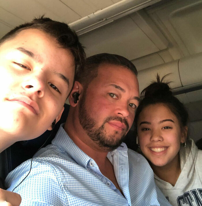 Jon Gosselin with children smiling in a casual setting, highlighting reactions to Jon Gosselin remarries after 16 years. Jon Gosselin with children smiling in a casual setting, highlighting reactions to Jon Gosselin remarries after 16 years.