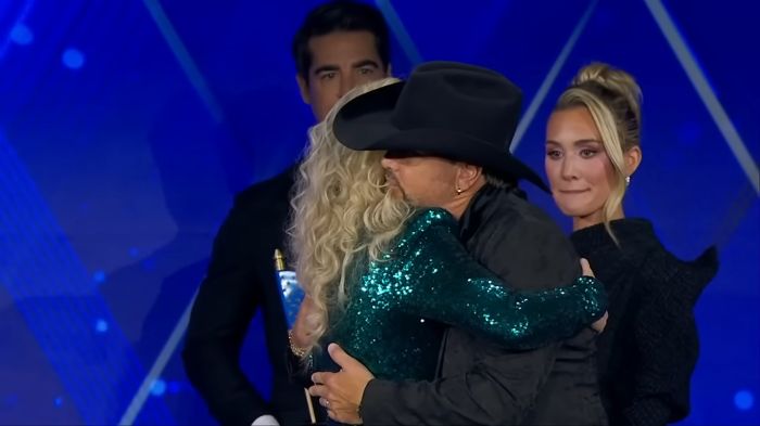 Erika Kirk hugging country singer on stage, sparking controversy days after viral JD Vance moment at an event.