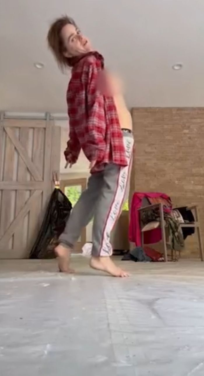 Taryn Manning in casual clothes dancing barefoot indoors, fans worried about her after bizarre video appearance