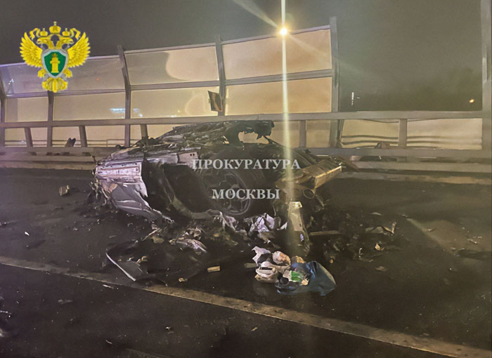 Severely damaged car wreckage at night linked to crypto scammer behind $500M scheme investigation in Dubai.