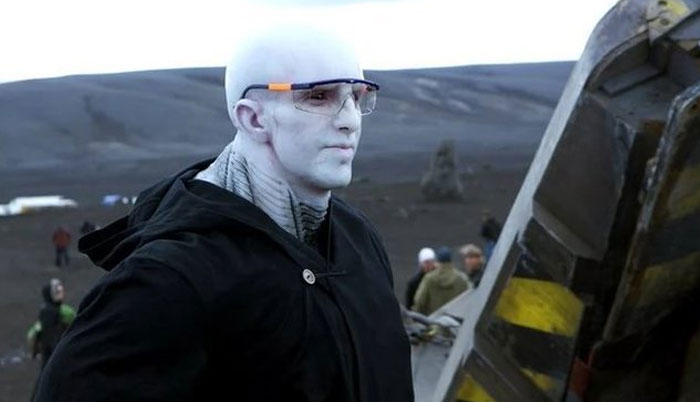 Actor in alien makeup wearing casual clothes on set, a behind-the-scenes moment from unhinged photos memed waiting to happen.