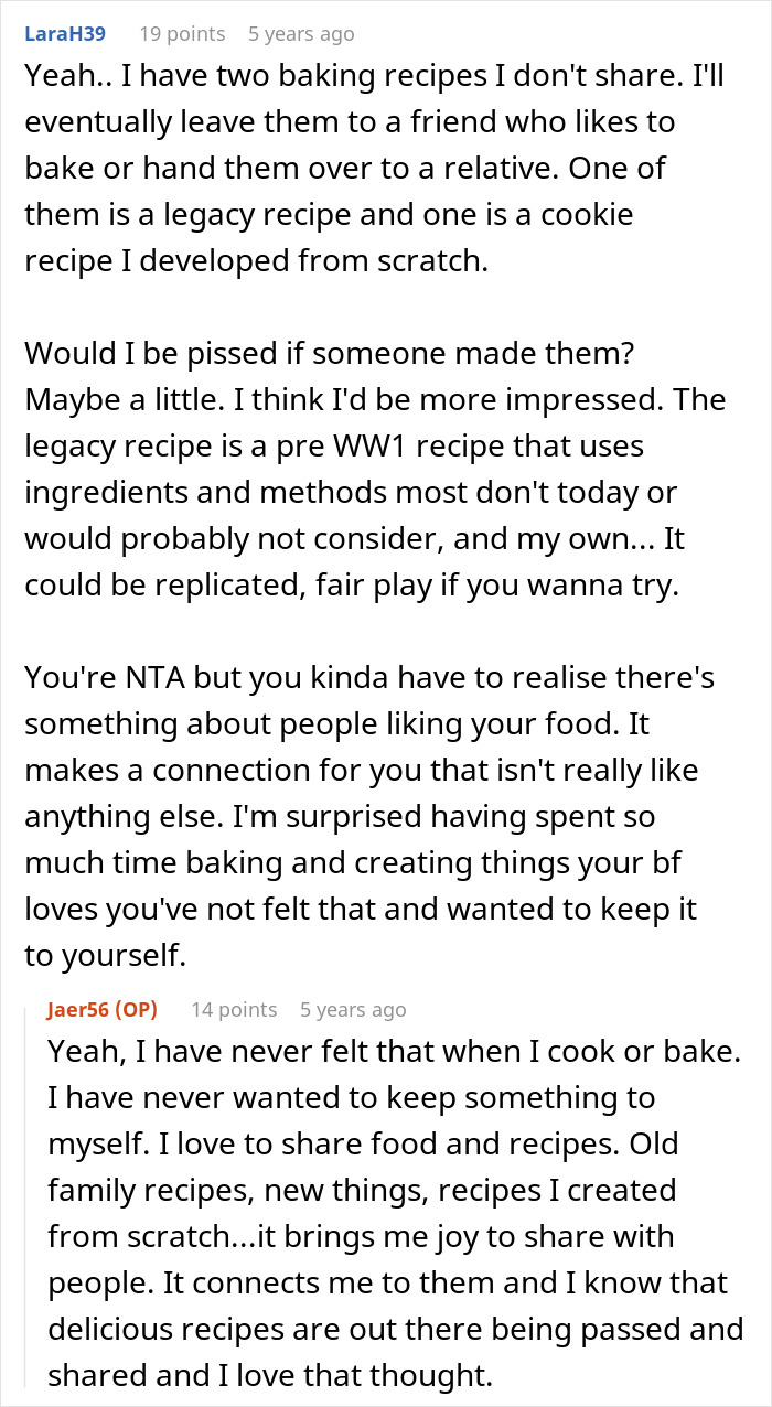 Screenshot of a Reddit discussion about baking and sharing secret cookie recipes causing tension with boyfriend’s mom. Screenshot of a Reddit discussion about baking and sharing secret cookie recipes causing tension with boyfriend’s mom.