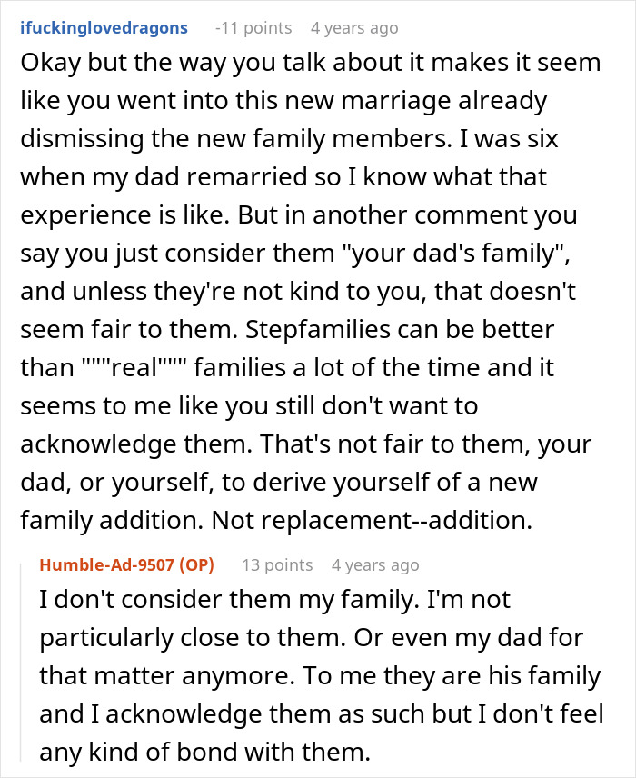 Reddit conversation about a selfish dad demanding apology from daughter after ruining her Christmas memory.