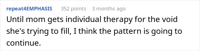 Screenshot of a Reddit comment discussing a mom prioritizing work over family, causing a man to feel like a single parent.