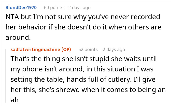 Reddit conversation showing disagreement after a woman makes a comment about stepdaughter’s sexuality during Thanksgiving. Reddit conversation showing disagreement after a woman makes a comment about stepdaughter’s sexuality during Thanksgiving.