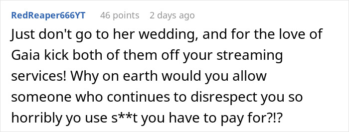 Screenshot of an online comment criticizing a woman for giving her brother a papaya as a birthday gift and calling him cheap.