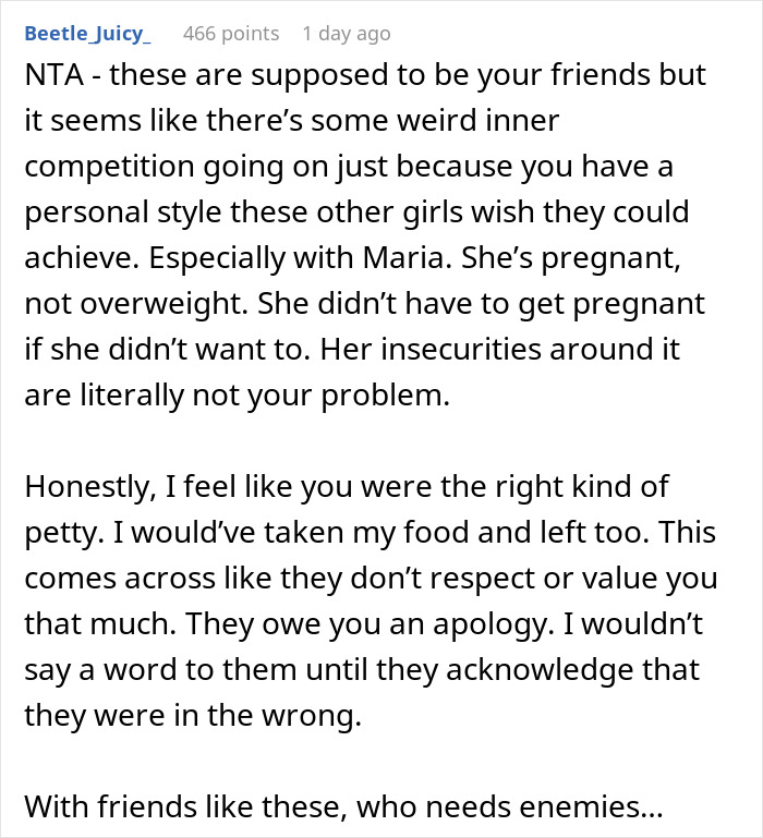 Text conversation screenshot showing a comment advising a woman to leave Friendsgiving with the food after a dress-code betrayal. Text conversation screenshot showing a comment advising a woman to leave Friendsgiving with the food after a dress-code betrayal.