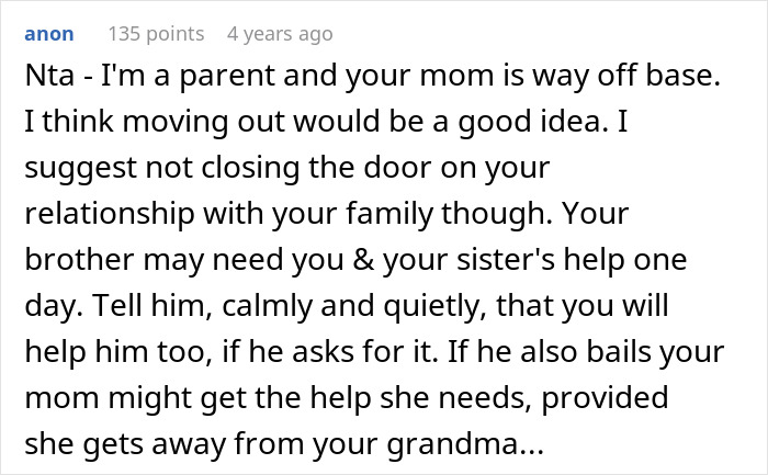 Screenshot of a Reddit comment discussing family advice about a mom who hates celebrating kids birthdays during holidays. Screenshot of a Reddit comment discussing family advice about a mom who hates celebrating kids birthdays during holidays.