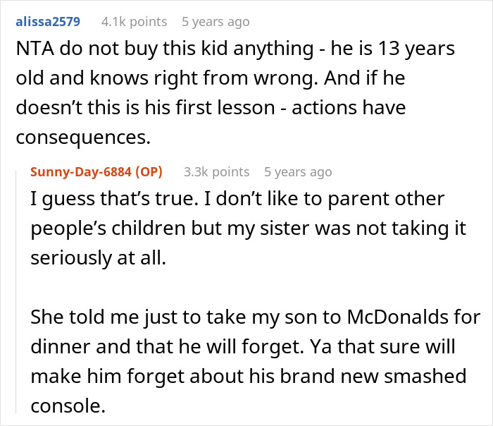 Reddit comments discussing a woman who took back her nephew&rsquo;s Christmas gift after his bad behavior.