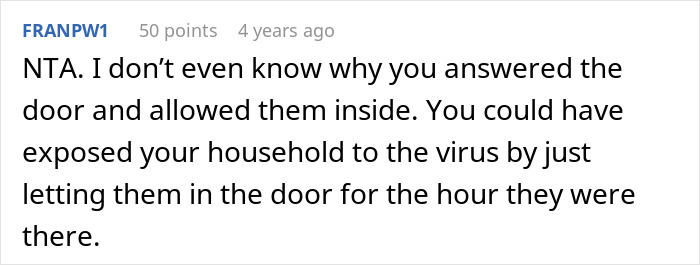 Screenshot of an online comment discussing a family surprise visit at 1 a.m. on Christmas that leads to conflict.