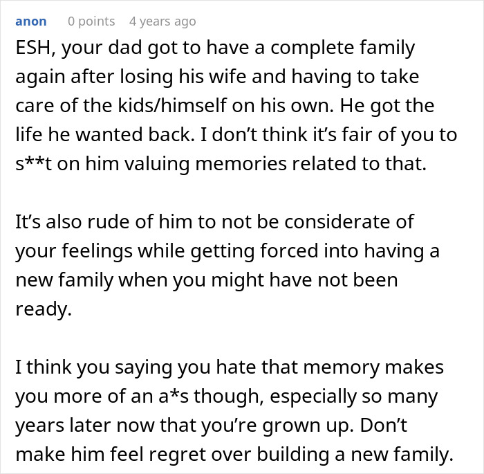 Comment discussing selfish dad demanding apology from daughter after ruining Christmas memory and family dynamics.