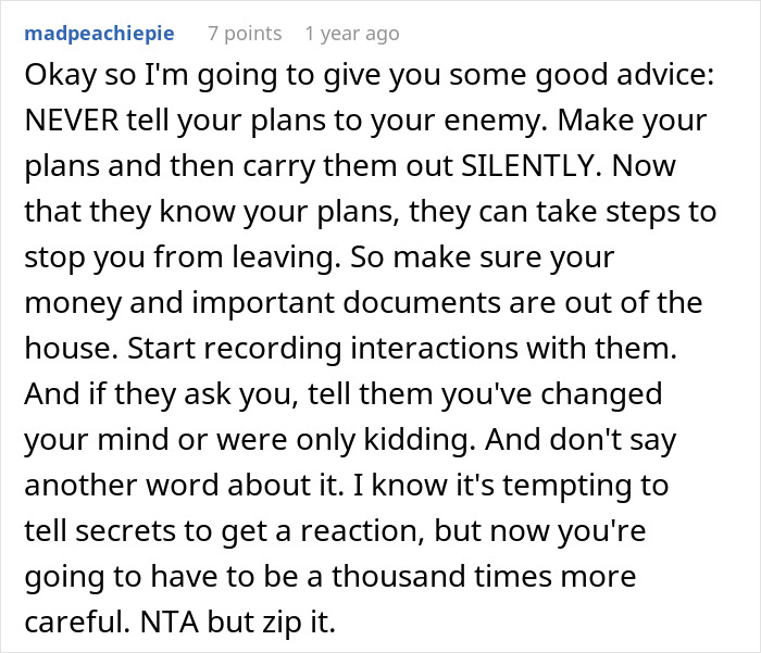 Alt text: Advice from a teen to never reveal plans to an enemy, emphasizing caution around babysitting step-siblings conflict.