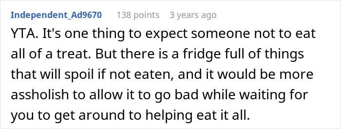 Screenshot of a Reddit comment discussing a man snapping at his girlfriend after she eats all the leftovers and gains weight.