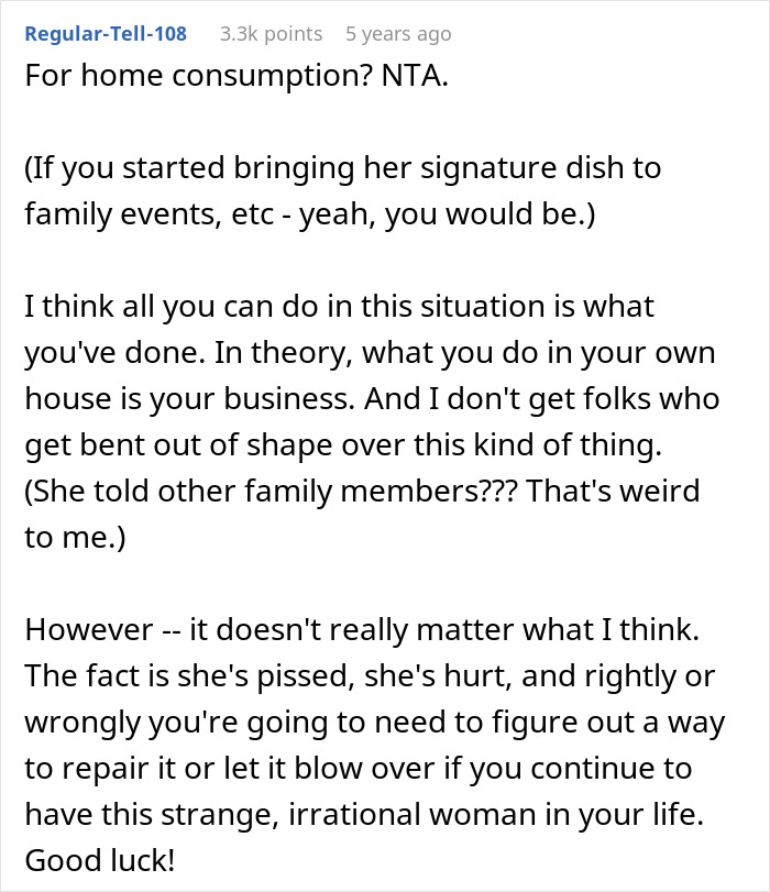 Text post discussing a woman perfecting secret cookies, causing her boyfriend’s mom to feel betrayed and upset. Text post discussing a woman perfecting secret cookies, causing her boyfriend’s mom to feel betrayed and upset.