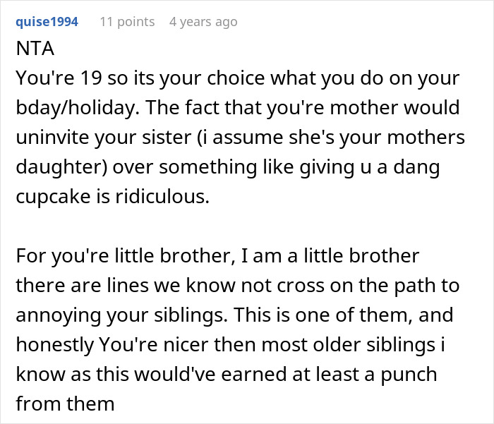 Screenshot of a Reddit comment discussing a mom destroying kids’ relationships by hating birthday celebrations during holidays. Screenshot of a Reddit comment discussing a mom destroying kids’ relationships by hating birthday celebrations during holidays.