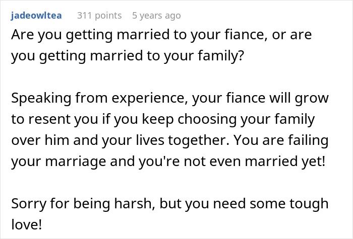 Text post about a bride&rsquo;s family wanting to call off the wedding after her fianc&eacute; threatens legal action against her brother.