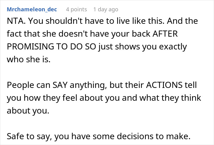 Screenshot of a Reddit comment discussing a funny guy mocking daughter's boyfriend and clapping back about his job. Screenshot of a Reddit comment discussing a funny guy mocking daughter's boyfriend and clapping back about his job.
