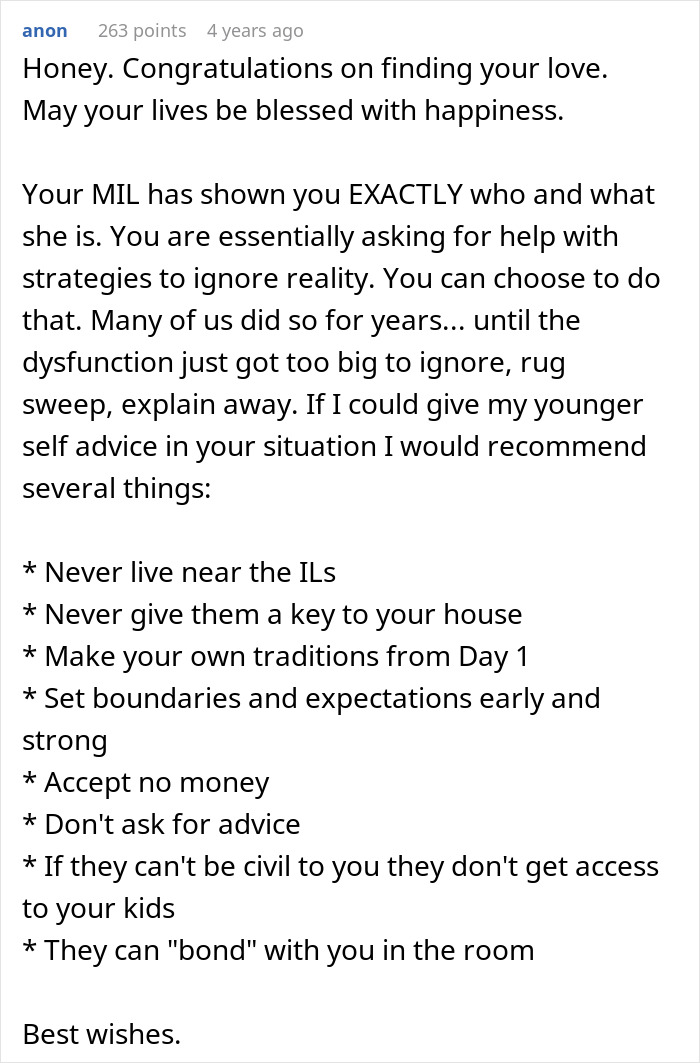 Alt text: Son appalled by mom’s behavior ruining his wedding, sharing advice on managing difficult family dynamics. Alt text: Son appalled by mom’s behavior ruining his wedding, sharing advice on managing difficult family dynamics.