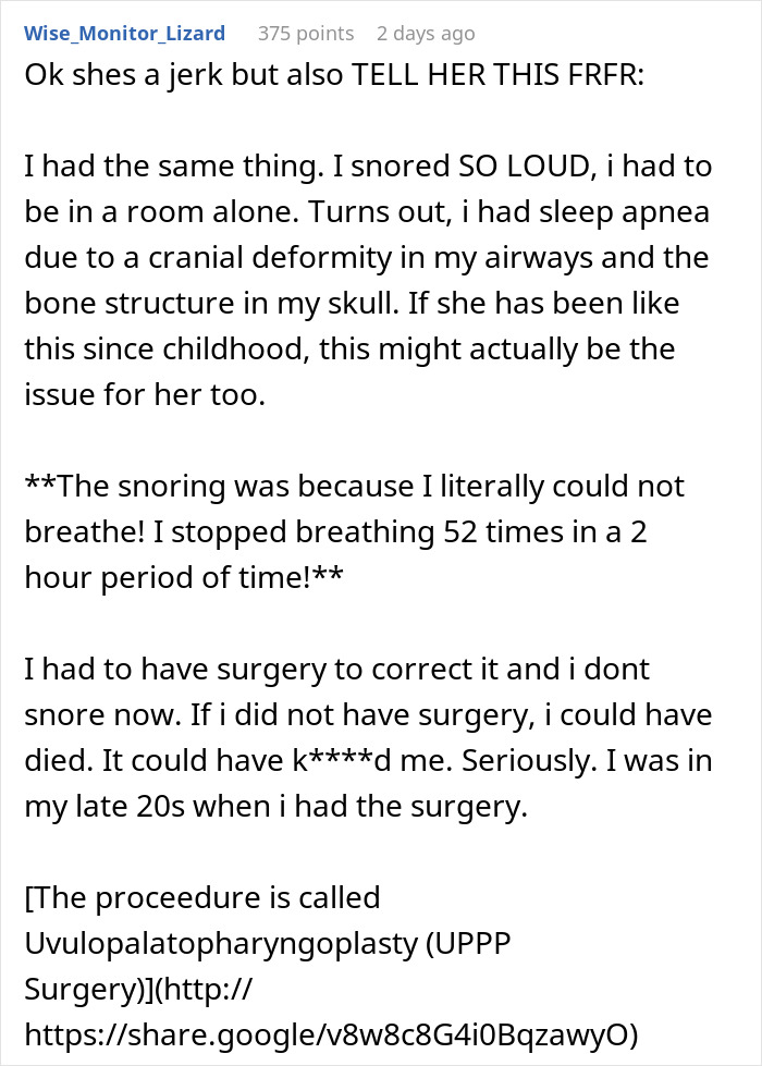 Text post describing a user&rsquo;s experience with loud snoring and sleep apnea causing sleep disruption.