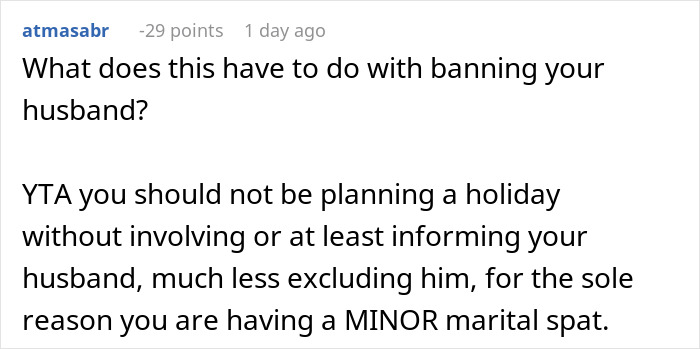 Screenshot of a comment debating the wife&rsquo;s decision to ban her husband from Thanksgiving shopping due to pressure.