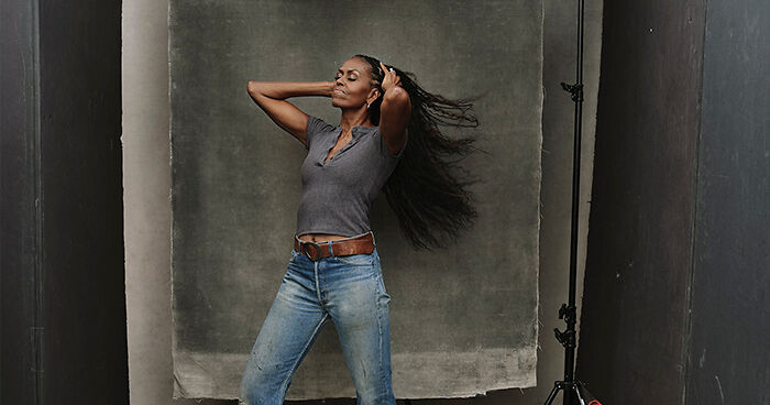 “‘Genes’ Are Fine!”: Michelle Obama’s Casual Look With Ultra-Long Hair Is Breaking The Internet