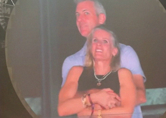 40 Companies That Deserve A “Corporate Darwin Award” For Destroying Their Businesses