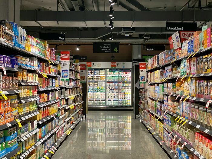 Grocery store aisle filled with breakfast cereals and products, illustrating workers share unprofessional things done in retail.