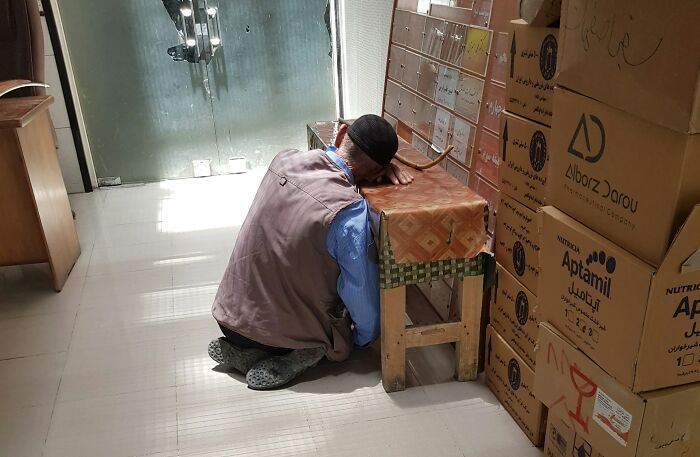 45 Unhinged Black Friday Stories From Employees That Make It Seem Like It's Really Not Worth It