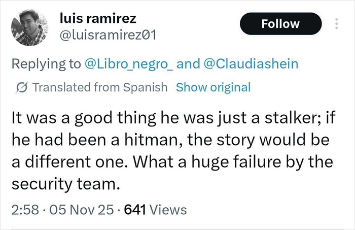 Tweet discussing security failure after a man kisses and fondles Mexican president while she speaks to crowd.