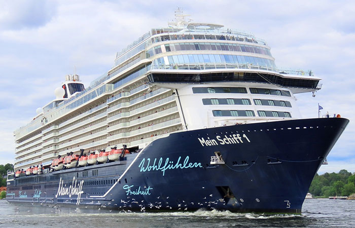 Over 50 Cruise Ship Passengers Left Floating In The Sea After Catamaran Sinks During Excursion