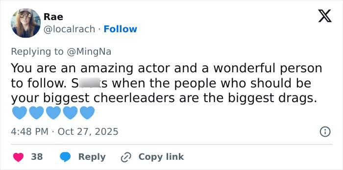 Tweet from a fan praising actress Ming-Na Wen as an amazing actor and discussing challenges with support from family.