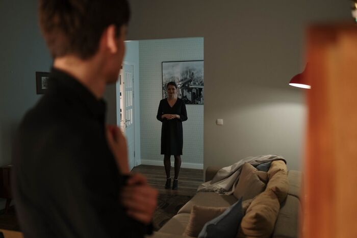 Man and woman in dimly lit room, illustrating stories from people who came back to life and share dying experiences.