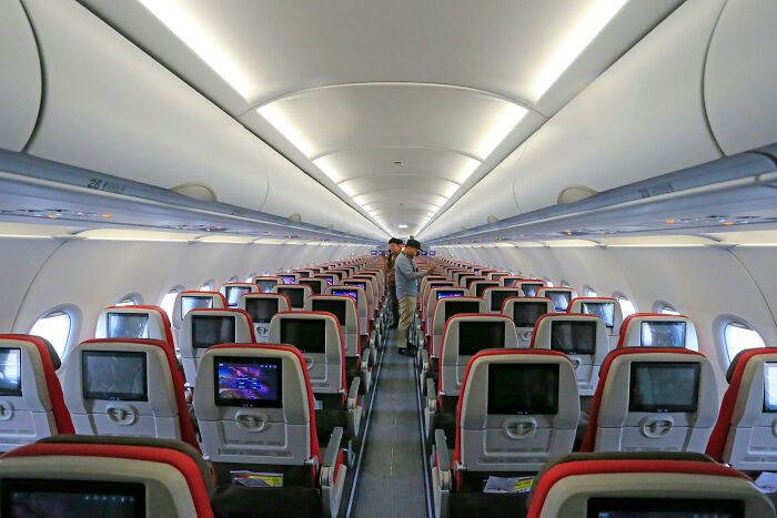 43 Flight Attendants And Pilots Share The Most Obnoxious And Infuriating Things Passengers Have Ever Done