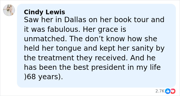 Michelle Obama with ultra-long hair and a casual look, breaking the internet with her elegant style. Michelle Obama with ultra-long hair and a casual look, breaking the internet with her elegant style.