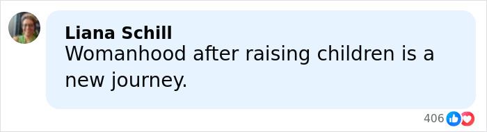 Michelle Obama with ultra-long hair in a casual look, embracing natural style and breaking internet trends. Michelle Obama with ultra-long hair in a casual look, embracing natural style and breaking internet trends.