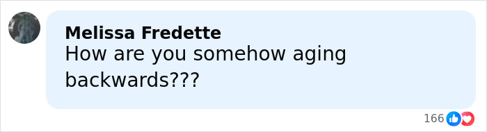 Michelle Obama with ultra-long hair, wearing a casual outfit and sunglasses, sparking online buzz about her style. Michelle Obama with ultra-long hair, wearing a casual outfit and sunglasses, sparking online buzz about her style.