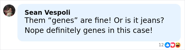Michelle Obama with ultra-long hair and a casual look, creating a viral moment on social media. Michelle Obama with ultra-long hair and a casual look, creating a viral moment on social media.