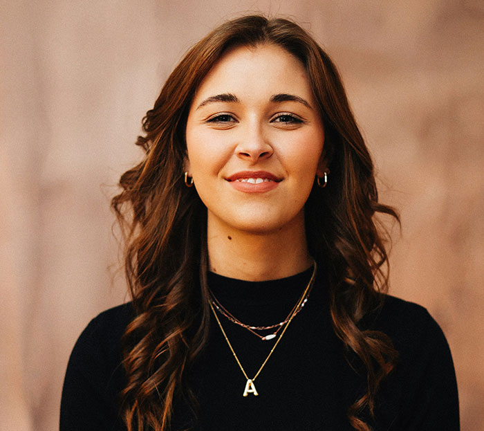 “Should I Text Back Now?”: 46 People Talk About The Social Cues That Baffle Them