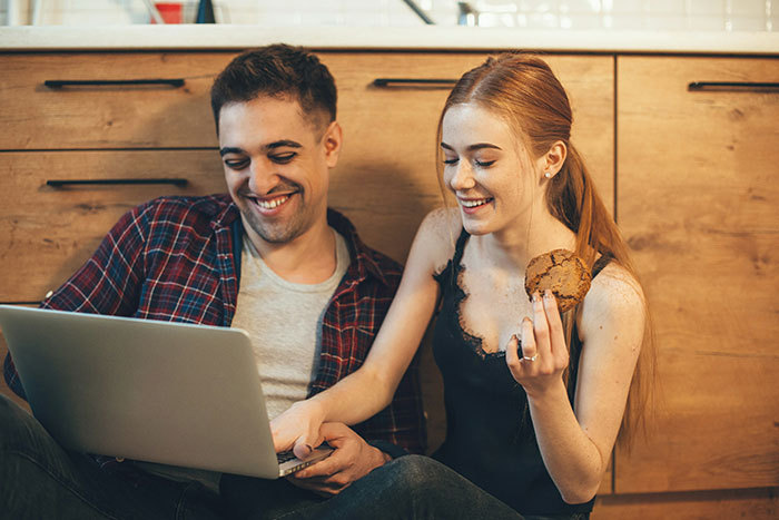 “Should I Text Back Now?”: 46 People Talk About The Social Cues That Baffle Them