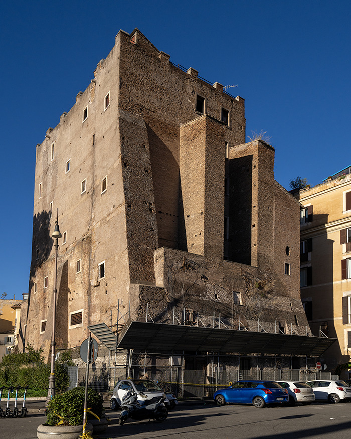 Famous Rome Tower Partially Collapses Onto People Below, Video Captures Terrifying Moment Famous Rome Tower Partially Collapses Onto People Below, Video Captures Terrifying Moment