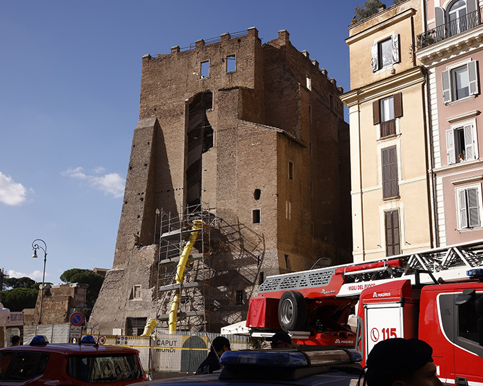 Famous Rome Tower Partially Collapses Onto People Below, Video Captures Terrifying Moment Famous Rome Tower Partially Collapses Onto People Below, Video Captures Terrifying Moment