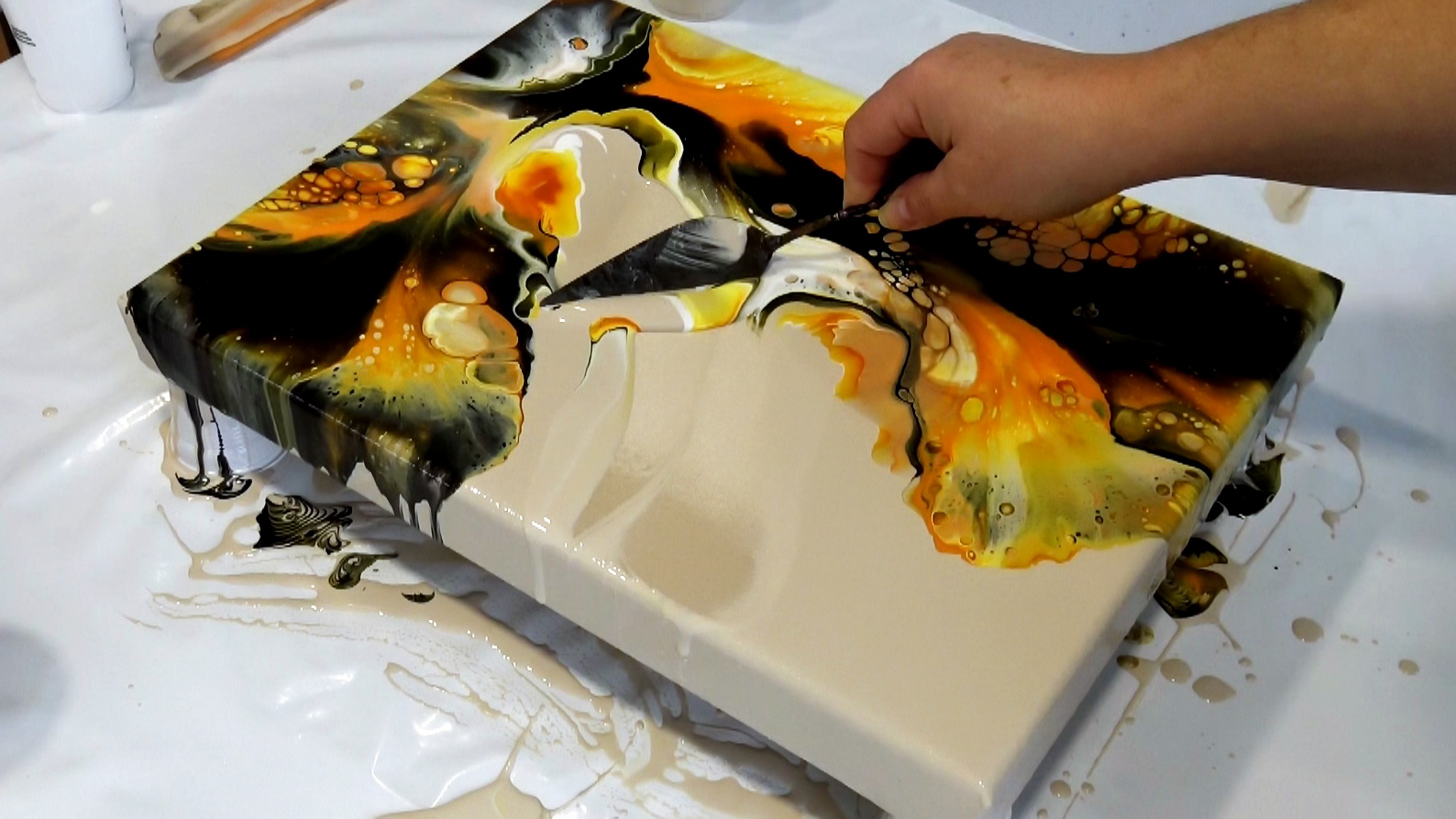 Gold On Warm Gray ✨ A Relaxing Painting Experience