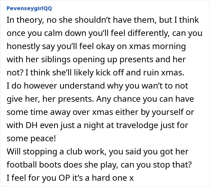 Alt text: Online discussion about mom handling 7-year-old with no Christmas gifts as punishment and differing opinions. Alt text: Online discussion about mom handling 7-year-old with no Christmas gifts as punishment and differing opinions.