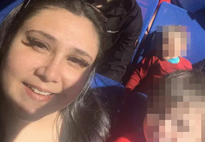 Single mom posing for selfie with children in a public setting, linked to GoFundMe controversy after Bondi Beach attack.