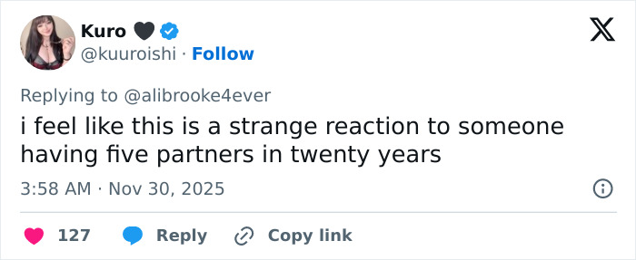Tweet discussing reactions to Michael Sheen's dating history with multiple partners over twenty years.