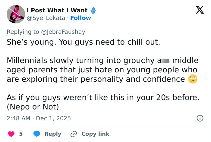 Tweet criticizing backlash against Apple Martin in video announcing self-portrait modeling campaign, defending her youth and confidence.