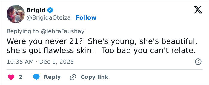 Screenshot of a Twitter reply criticizing Apple Martin, mentioning her flawless skin and youth in a model campaign discussion.