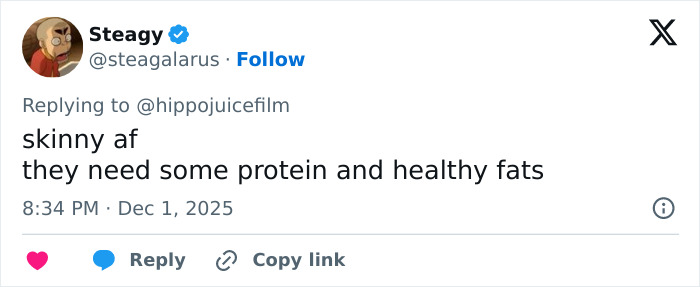 Stranger Things star Natalia Dyer shown in casual outfit, sparking fan concerns and comparisons to Ariana Grande.